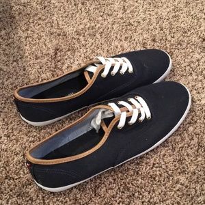 Tommy Hilfiger shoes size 10